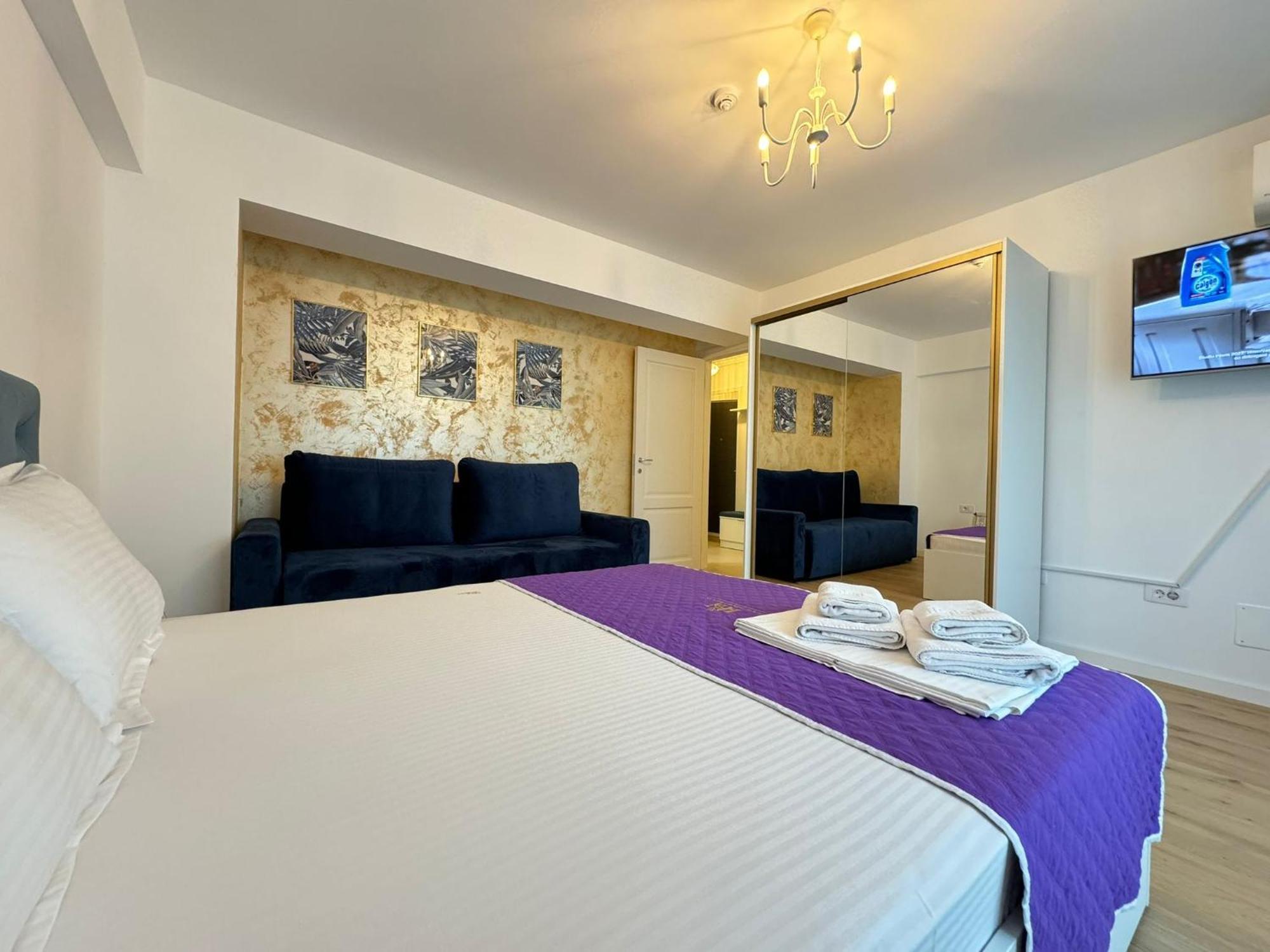 Luxury At Unique Opposite With Parking Apartment *
