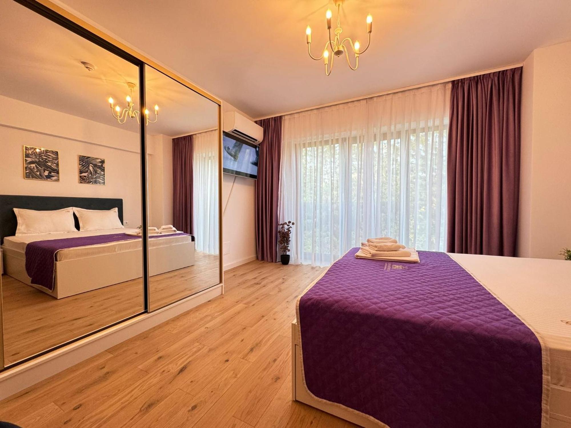 Luxury At Unique Opposite With Parking Apartment