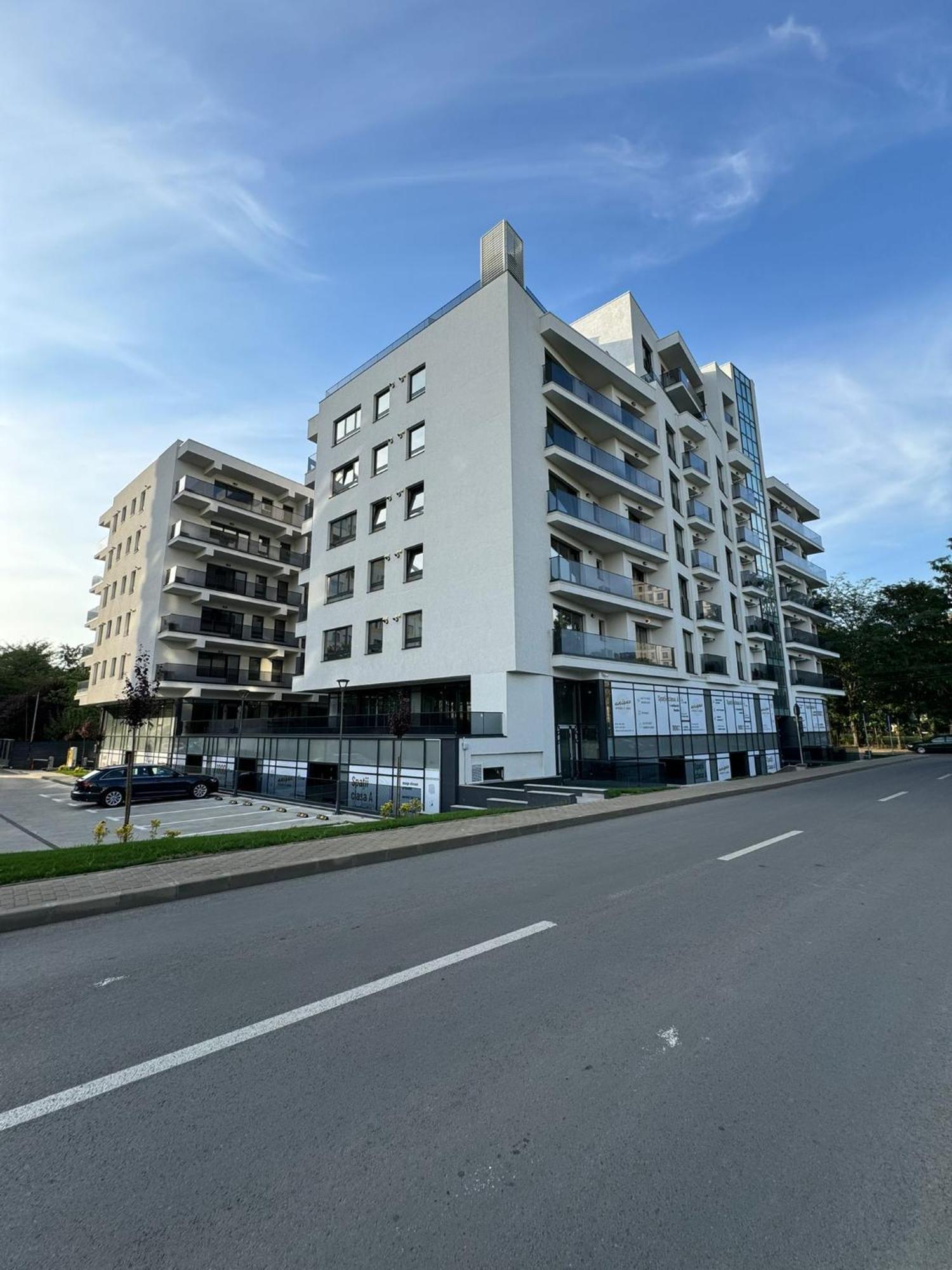 Luxury At Unique Opposite With Parking Apartment