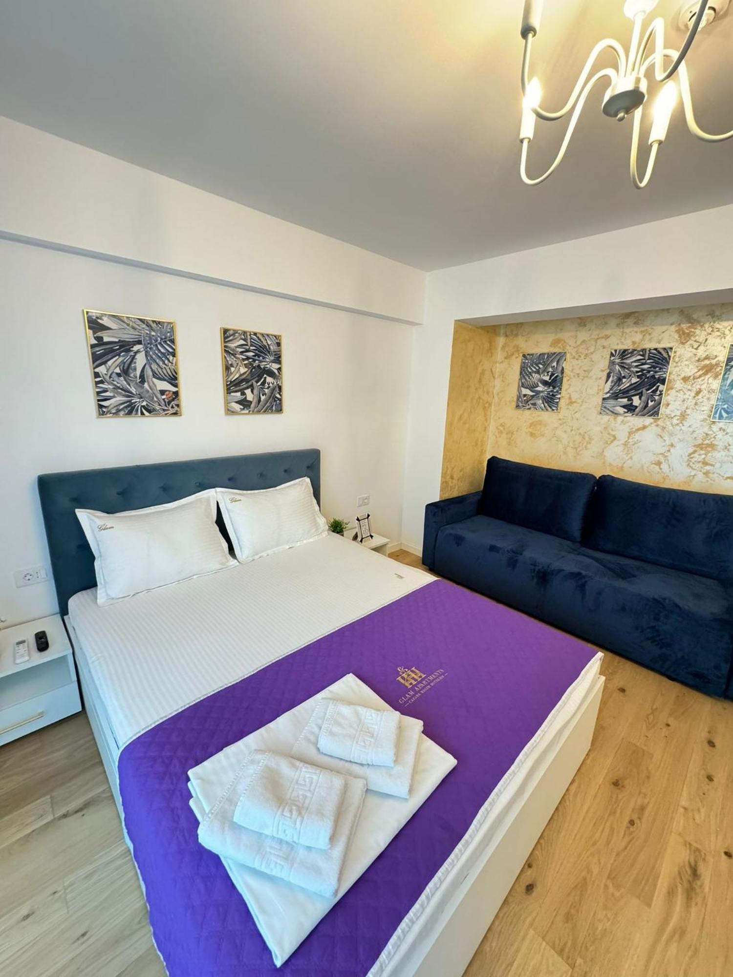 Luxury At Unique Opposite With Parking Apartment