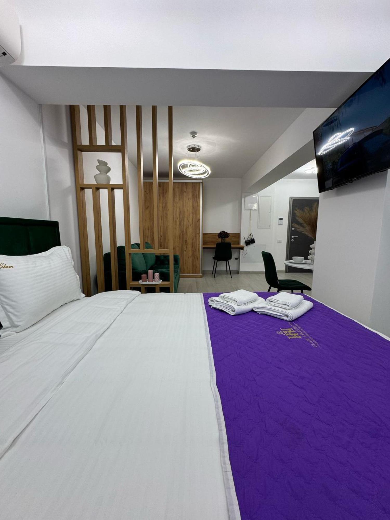 Apartment Luxury At Unique Opposite With Parking *
